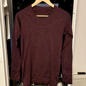 Lululemon base layer with thumb holes